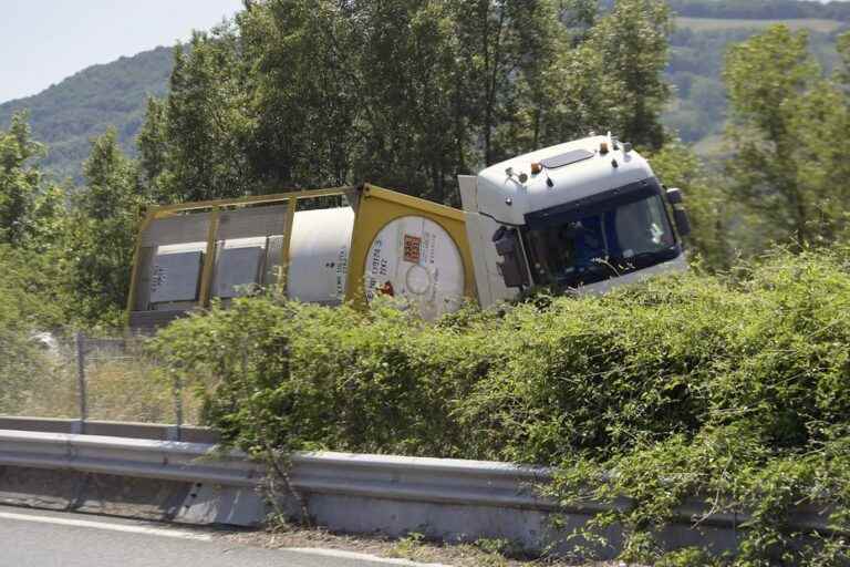 a tanker overturned near Chasse / Rhône, the highway is cut until tomorrow, Thursday