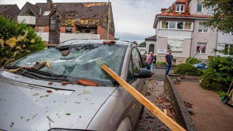 a tornado injures 30, including 10 seriously in the west of the country