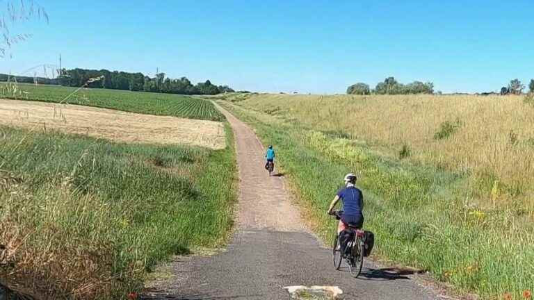 cycle through France