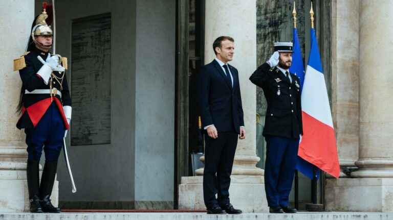 follow Emmanuel Macron’s inauguration ceremony at the Elysée