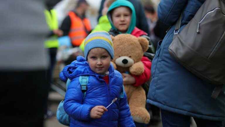 “half” of the 5.4 million Ukrainians who fled their country “are children”, warns the director general of Unicef