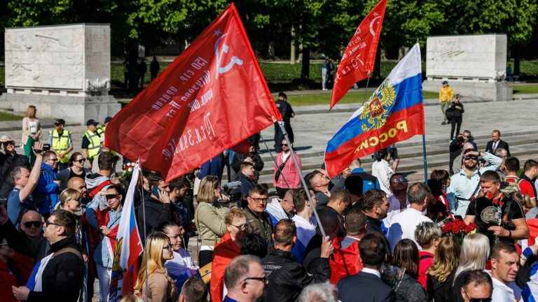 in Berlin, pro-Russians and defenders of Ukraine parade each on their side