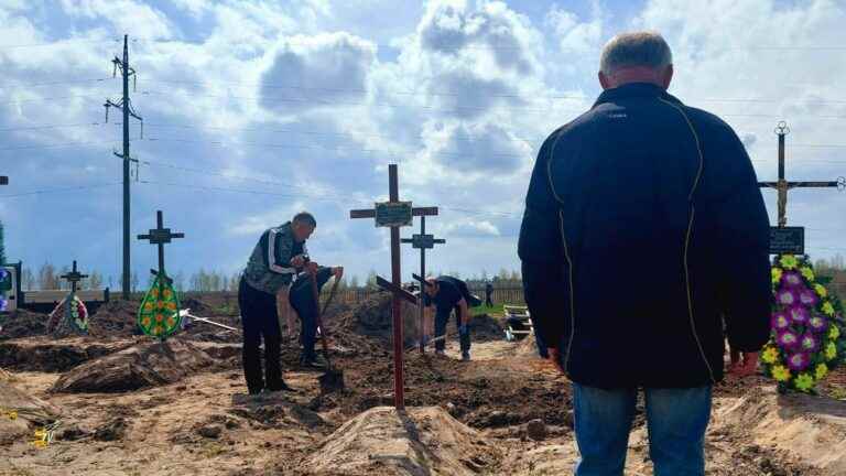 in Ukraine, the pain of the families of Boutcha who bury their loved ones