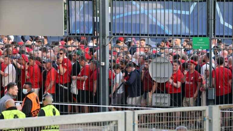 kick-off delayed due to problems at the Stade de France entrance