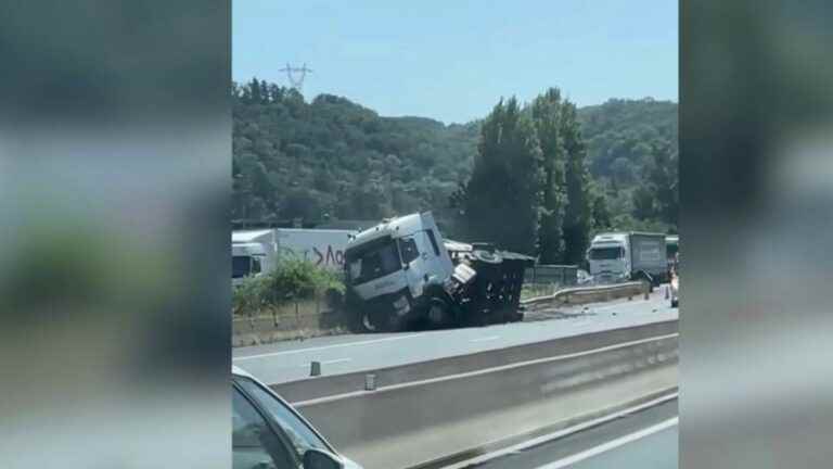 motorists were immobilized for several hours on the A7 motorway after a tanker truck fell