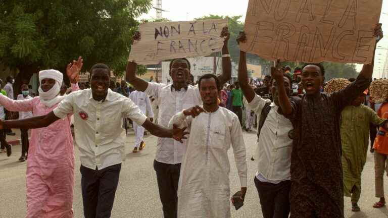 several hundred people demonstrate against the French presence