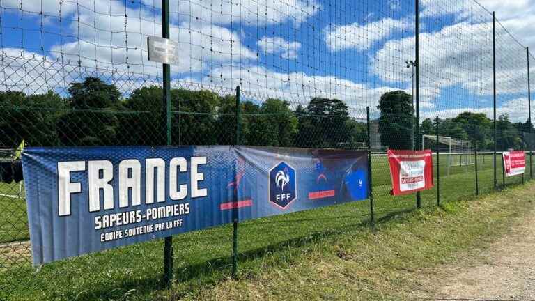 the French football championship for firefighters, between relaxation and competition