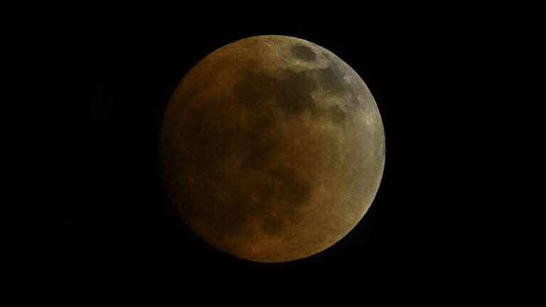 the French were able to see “three minutes of moon eaten by the shadow of the Earth”, rejoices an astrophysicist