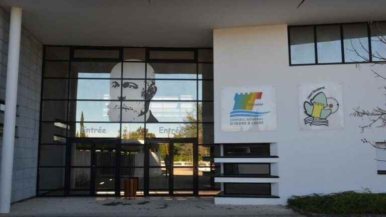 the Henri Becquerel d’Avoine secondary school labeled “Engaged Bio Establishment” in Indre-et-Loire