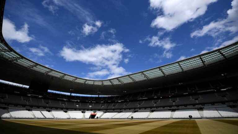 the endless wait of the supporters and the desire of the players to do battle