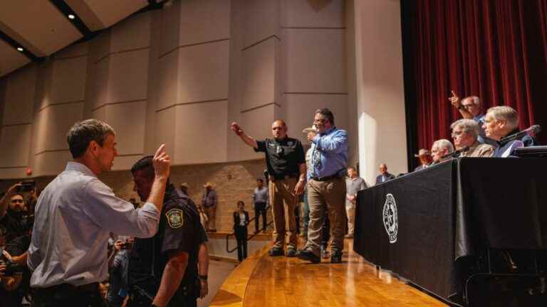 the governor of Texas insulted by his rival in the aftermath of the massacre in an elementary school