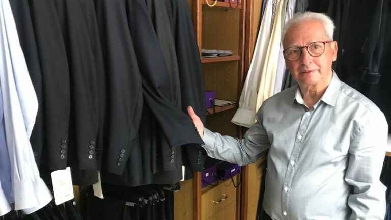 the suit tailor must lower the curtain, after having searched for a buyer for 15 years