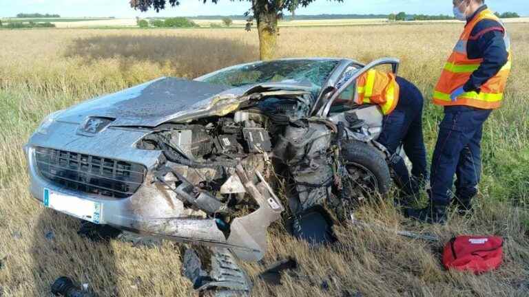 A frontal impact near Thouars injured three, including one seriously