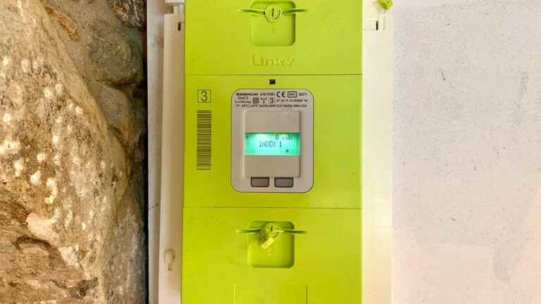 A linky meter catches fire in the Dordogne causing a power outage