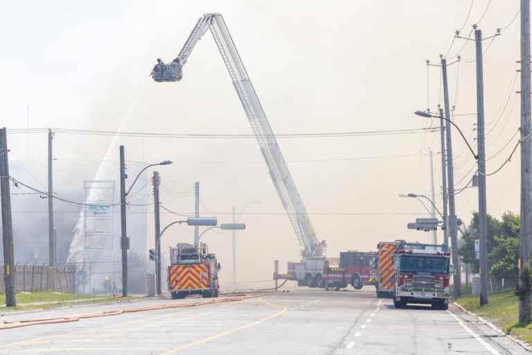 A major fire is raging in the east of Montreal