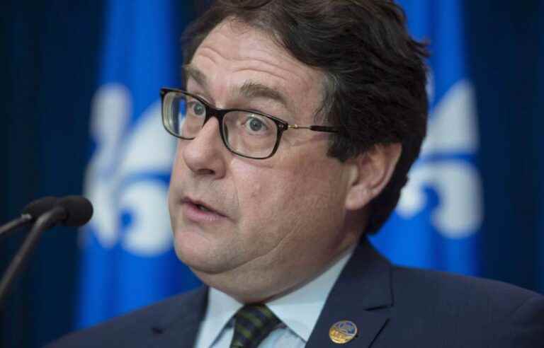 Bernard Drainville formalizes his return to politics