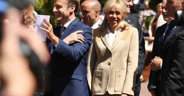 Brigitte Macron impeccable in beige: scrutinized exit to Le Touquet with Emmanuel Macron, for the legislative elections