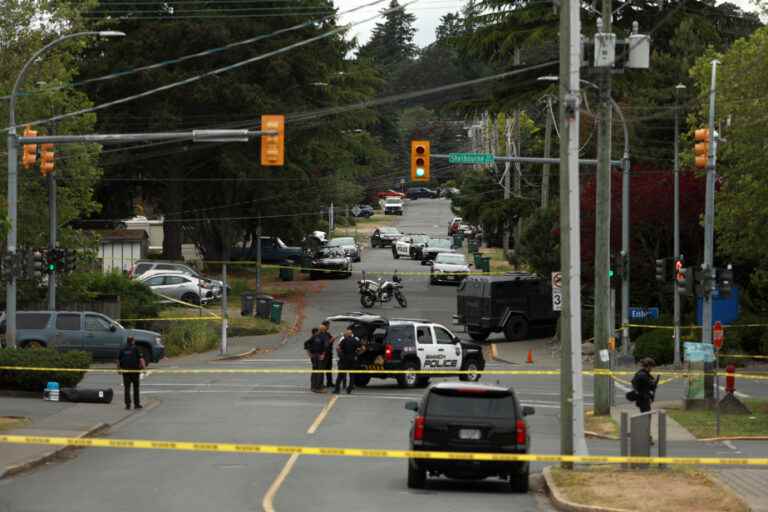 British Columbia |  Two suspects killed and six police officers injured in robbery