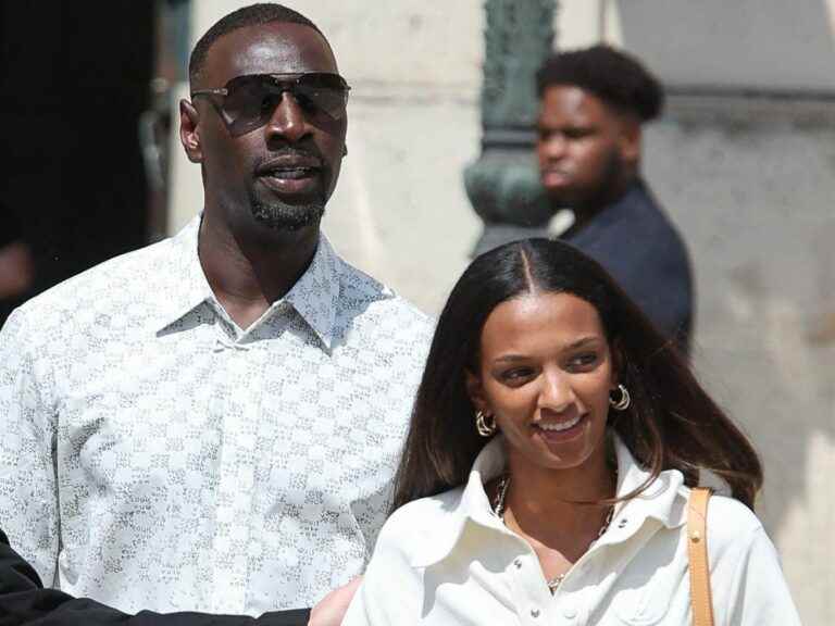 But who is this young woman who accompanied him to the Louis Vuitton show?