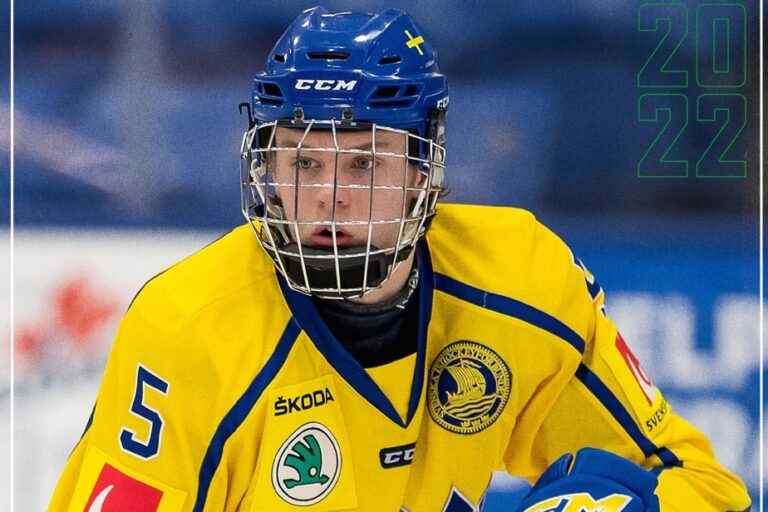 Canucks sign Filip Johansson