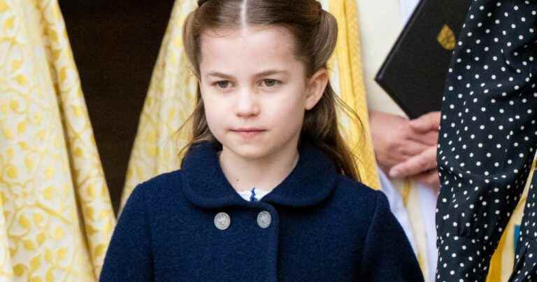 Charlotte de Cambridge: Facetious, she starts making faces again on the balcony!