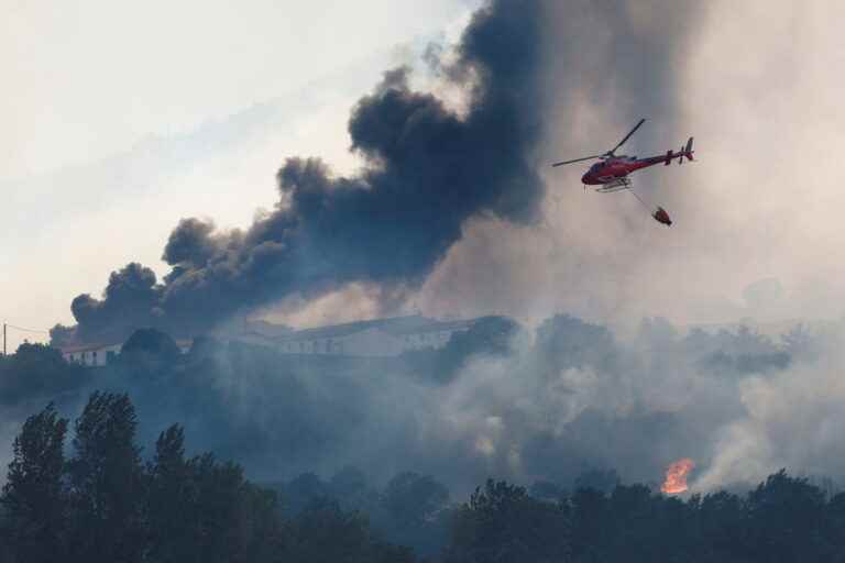 Cool weather helps fight fire in Spain