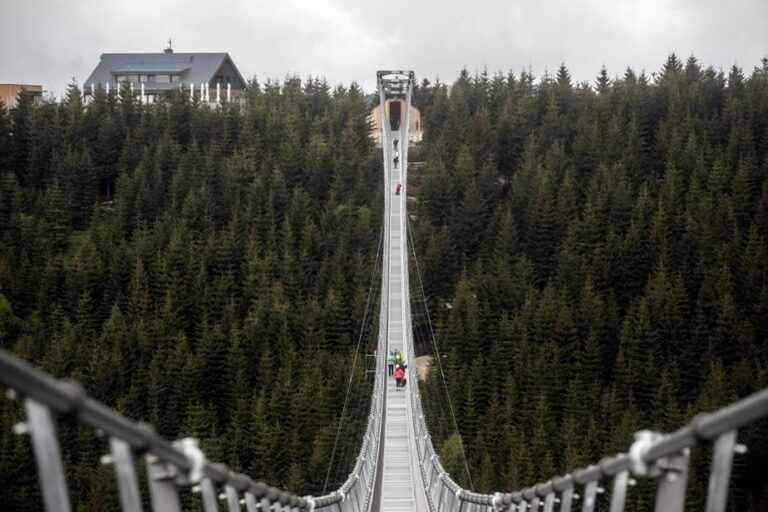 Czech Republic |  Tourists venture across the world’s longest suspended footbridge