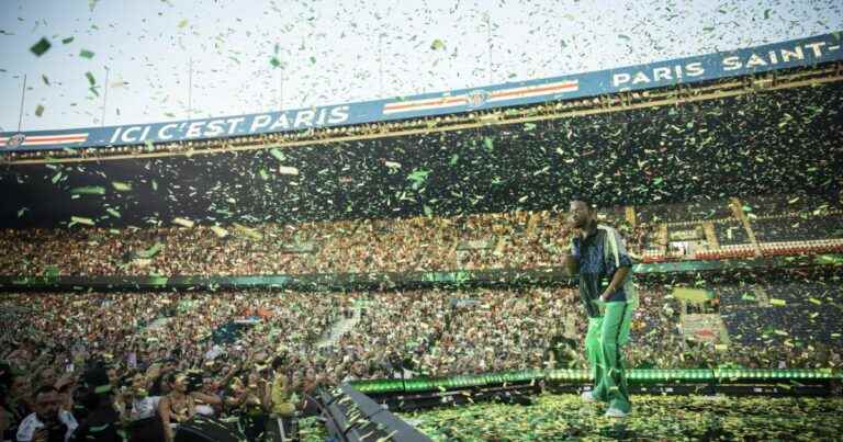 Dadju ignites the Parc des Princes: his mother Dalida, Gims and Anitta party!