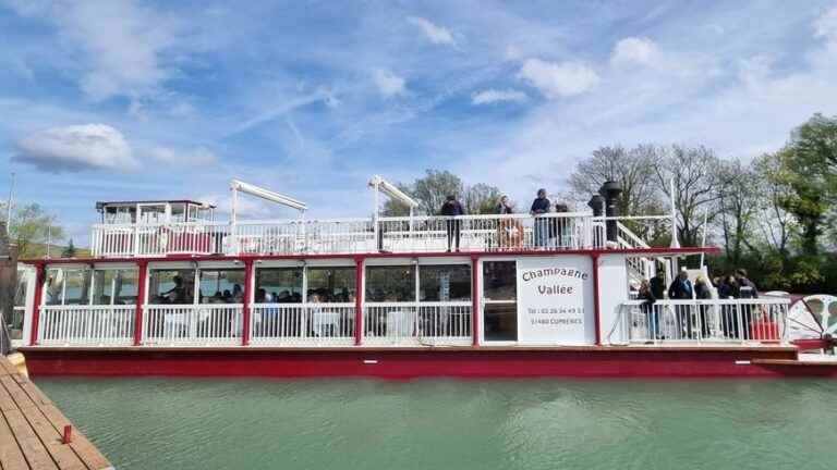 Embark on the Champagne Vallée boat