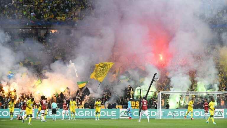 FC Nantes receives a match behind closed doors after the use of smoke bombs in the final