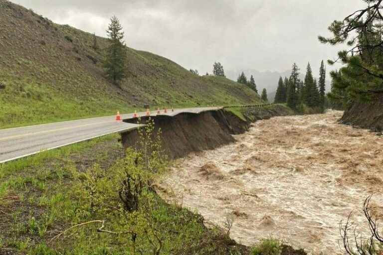 Floods |  Yellowstone Park closed for the first time in 34 years