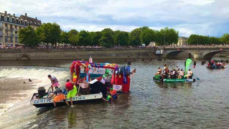 IN PICTURES – Funny rafts on the Mayenne with the funny race of unidentified floating objects