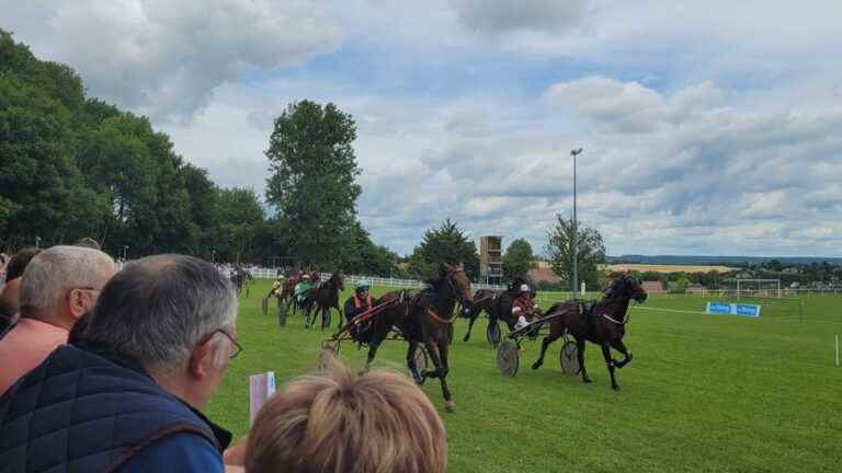 IN PICTURES – The public at the rendezvous for the return of horse racing to Mamers