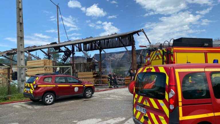 IN PICTURES – Two sawmills destroyed by flames in Isère, the criminal track envisaged