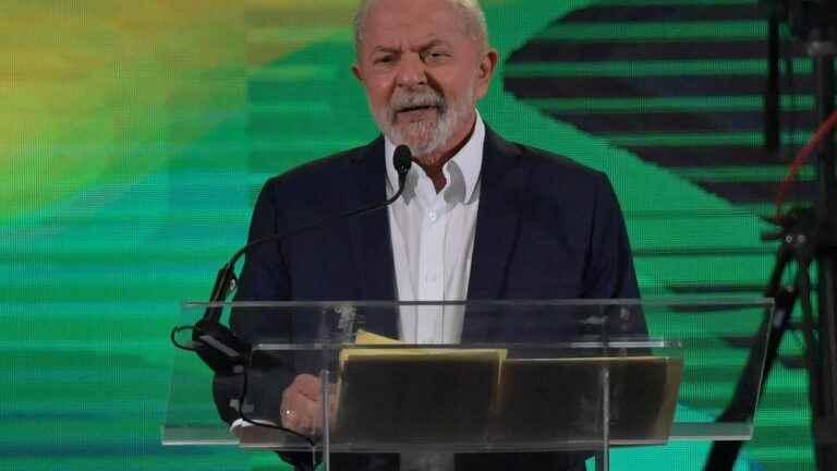 In Brazil, a collection of letters from anonymous to former President Lula in prison revives the presidential campaign