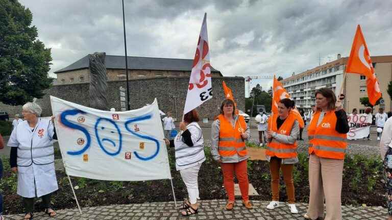 In Laval, nearly 200 demonstrators take to the streets to defend the public hospital