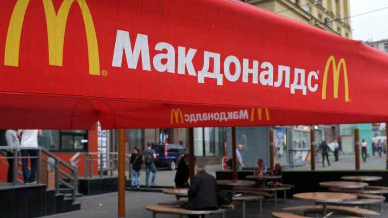 In Moscow, the successor to the famous McDonald’s on Pushkin Square will open its doors on the occasion of “Russia Day”