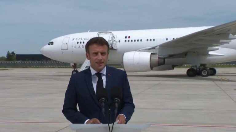 Jean-Luc Mélenchon and Emmanuel Macron debate from a distance