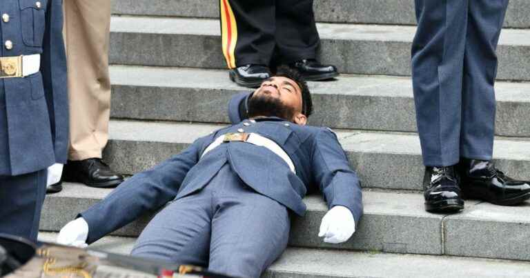 Jubilee of Elizabeth II: Hecatomb among the guards, three discomforts in front of the cathedral!