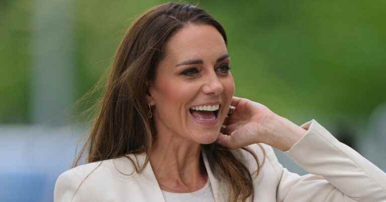 Kate Middleton copied by her mother: Carole Middleton stings in her dressing room, the proof!