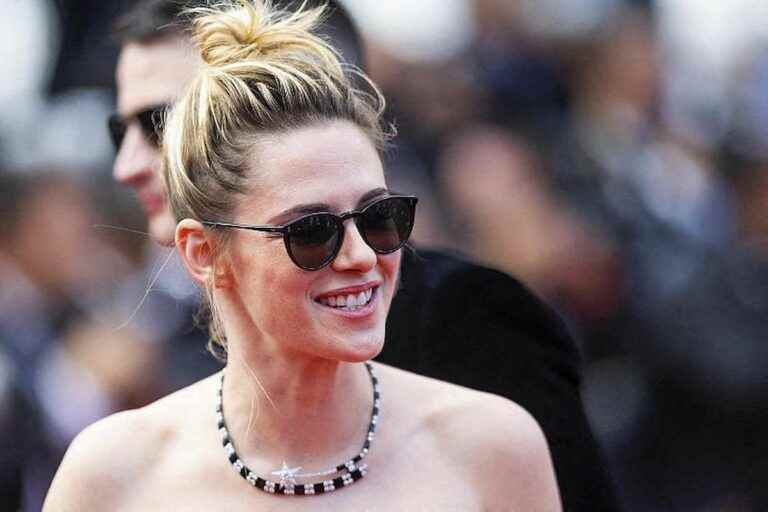 Kristen Stewart absolutely canonissime for the premiere of “Crimes of the Future”, in a highly risky outfit!