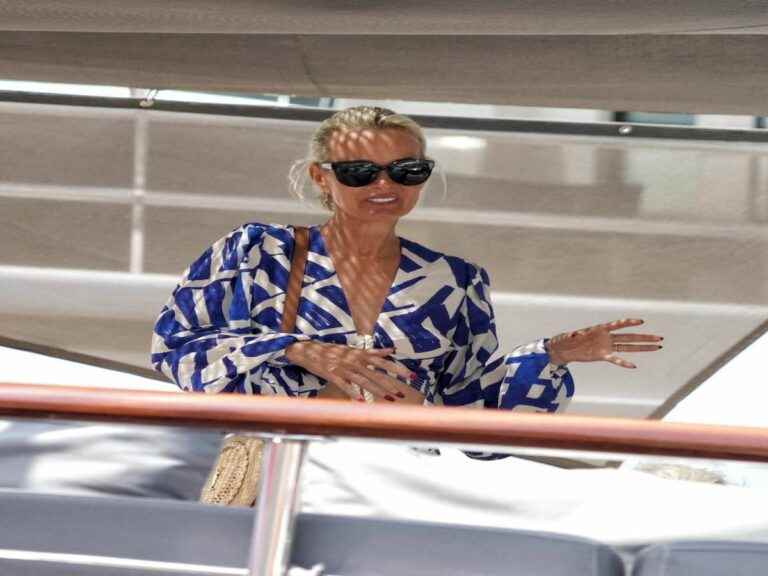 Laeticia Hallyday: a neckline more dizzying than ever to have fun with Jalil in Saint-Tropez!