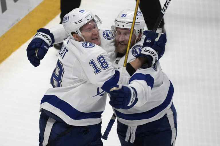 Lightning win 3-2 to avoid elimination