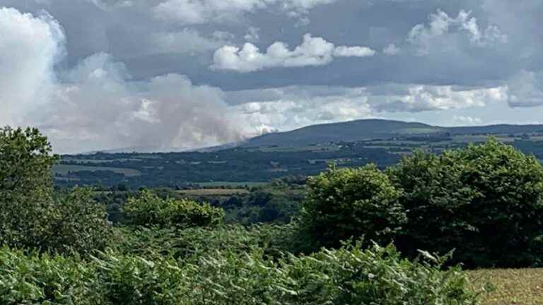 Major fire in progress in the town of Dinéault