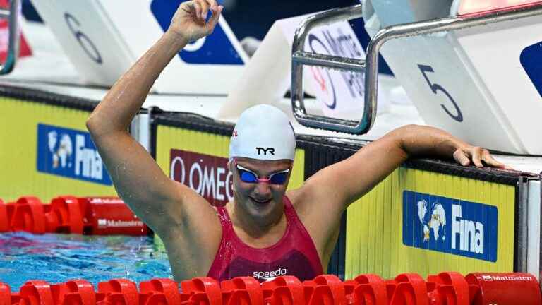 Marie Wattel, vice-world champion in the 100 meter butterfly, offers a second medal to France