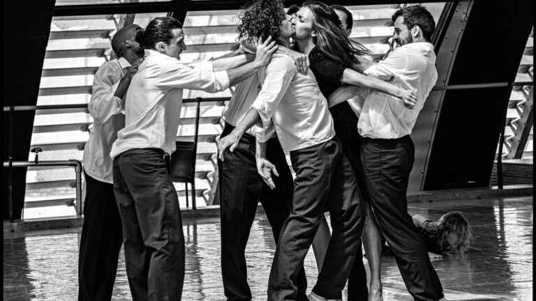 Masterful and daring, one of Pina Bausch’s first works enters the repertoire of the Ballet de l’Opéra de Lyon