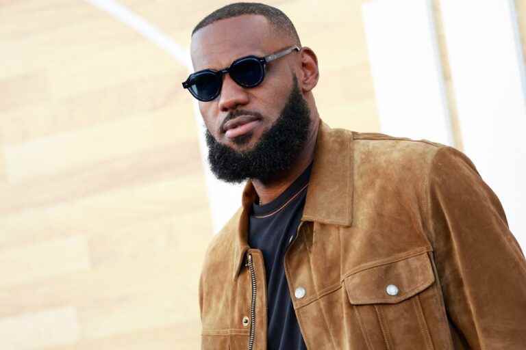 NBA |  LeBron James, first active player to become a billionaire