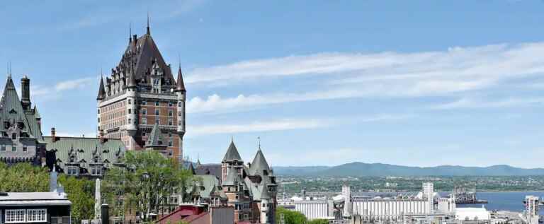 Opponents of the 3rd link demonstrate in Quebec