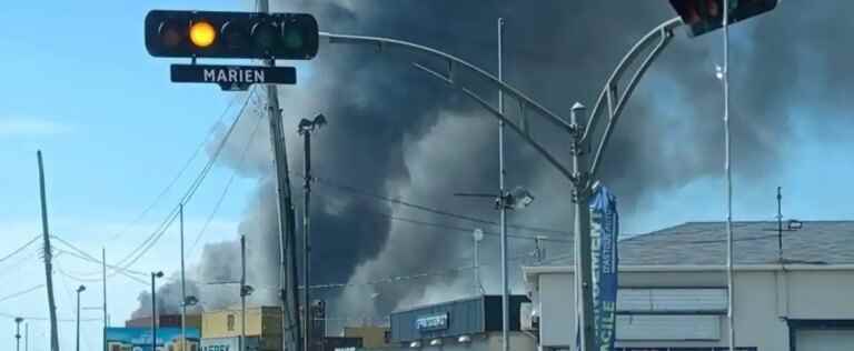 [PHOTOS] Major fire in the east of Montreal