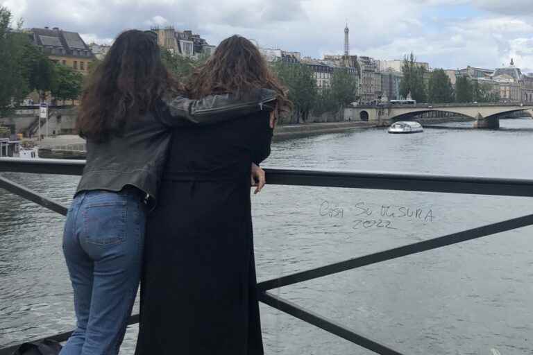 Paris mother-daughter |  The Press